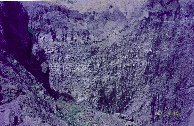File:Mount Vesuvius crater.jpg