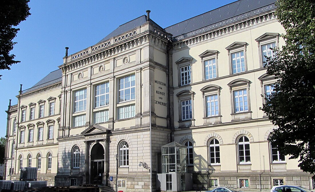 File:Museum für Kunst und Gewerbe Hamburg, Ostfassade mit Hauptportal.jpg