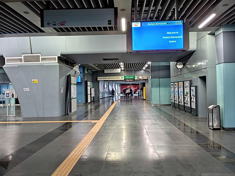 File:Mutiara Damansara MRT Station (KG08) Concourse (220719) 2.jpg
