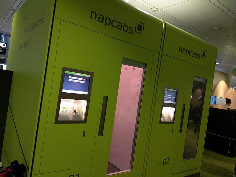 File:Napcab coin-operated sleep-pod 1, Munich Airport, Germany (17608301459).jpg