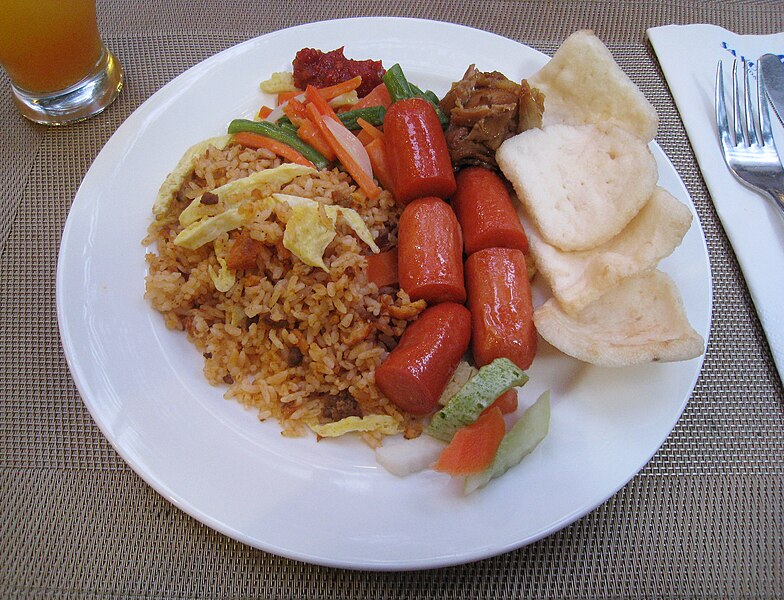 File:Nasi Goreng Sosis Breakfast Savoy Homann Hotel.JPG