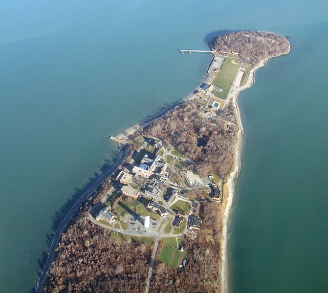 File:Northern Tip of Long Island in Boston Harbor.jpg