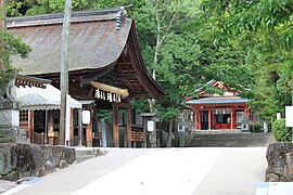 Haiden and Himenomiya at Oagata Shrine, 2010