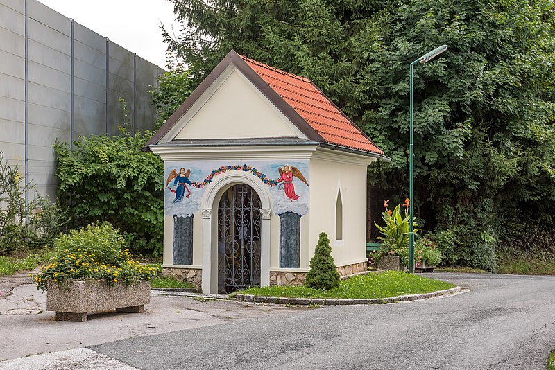 File:Pörtschach Winklern Gaisrückenstraße Ostermann Kapelle W-Ansicht 25082019 7034.jpg