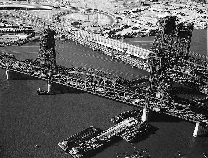 File:PATH Lift Bridge Hackensack River.jpg