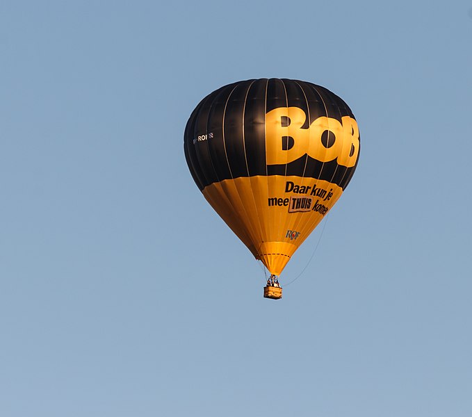 File:PH-ROF ballon op de Jaarlijkse Friese ballonfeesten in Joure.jpg