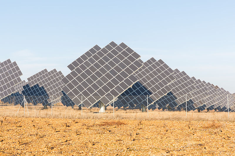 File:Paneles solares en Cariñena, España, 2015-01-08, DD 08.JPG