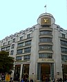 File:Boutique Louis Vuitton au 101 avenue des Champs-Elysées à Paris.JPG -  Wikimedia Commons