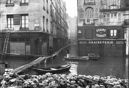 Leamos, pues, el "Ulises" de James Joyce - Página 4 438px-Paris_1910_Inondation_quai_des_Grands-Augustins_et_rue_G%C3%AEt-le-C%C5%93ur