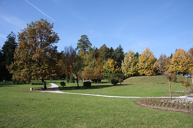 File:Park Zrece 1.jpg