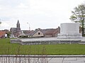 Sicht op Passendale fan it Crest Farm Canadian Memorial ôf