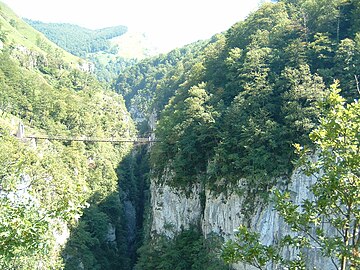 La passerelle d'Holzarte sur le canyon d'Olhadubi.