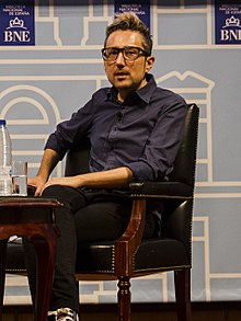 Patricio Pron en la Presentacion de "Confesionario, historia de mi vida privada" en Madrid en 2017.jpg