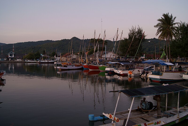 File:Pelabuhan Lama Karimun Jawa.JPG