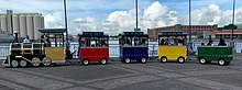 Petit train touristique à Caudan Waterfront (Port Louis, Maurice).jpg