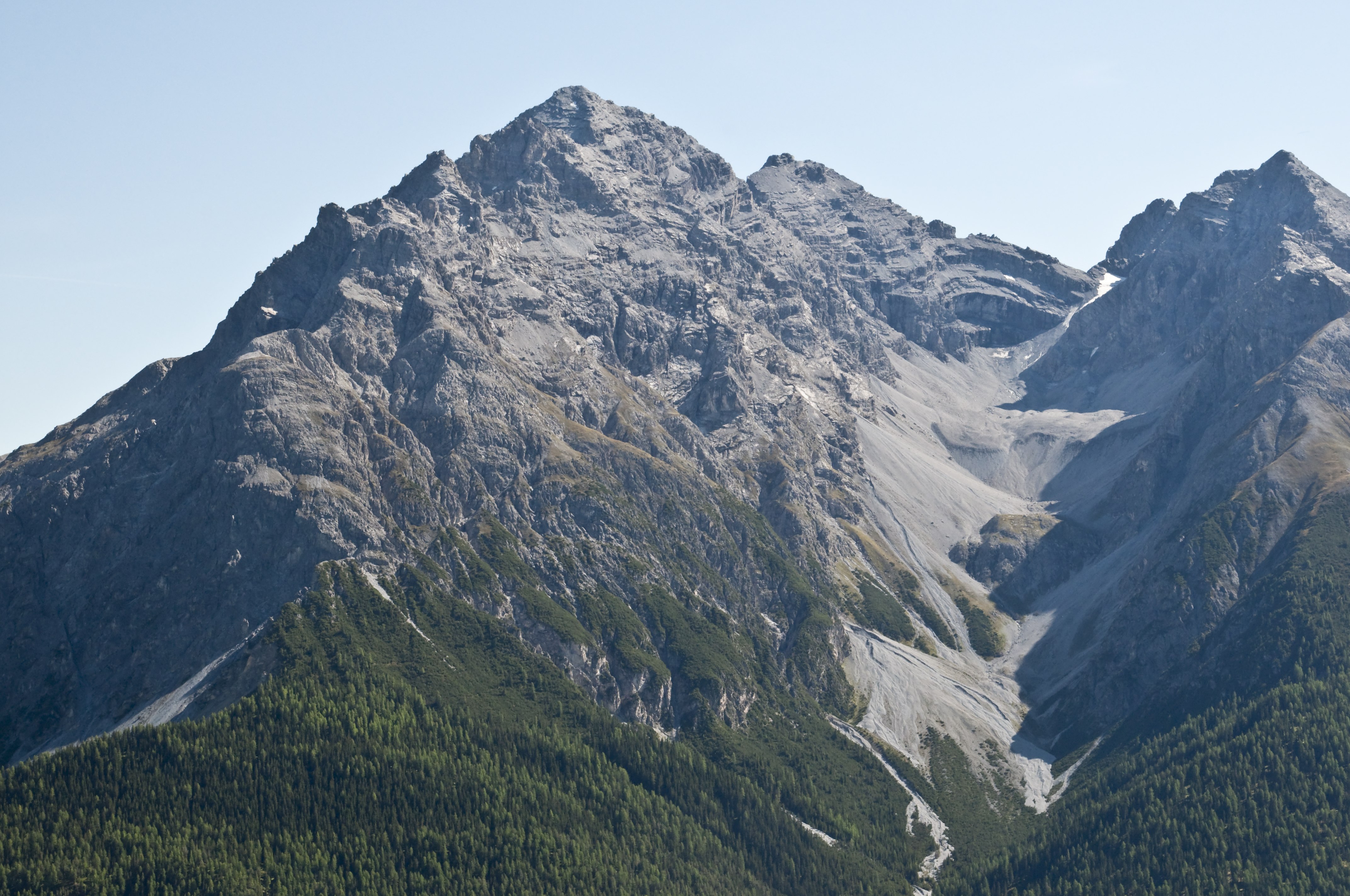 Пали горы стали. Пиц палю гора. Sesvenna Alps. Рус Piz. Peak view.