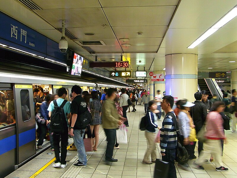 File:Platform 1, Ximen Station 20110424.jpg