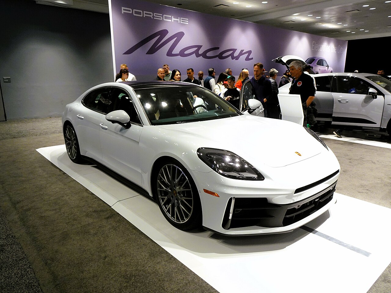 Image of Porsche Panamera 4 (2024) (53622872537)