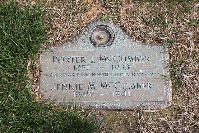 Grave of McCumber and his wife at Columbia Gardens Cemetery