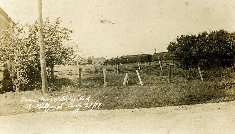 File:Postcard Train 55 derailed Gilford02 27August1917.jpg