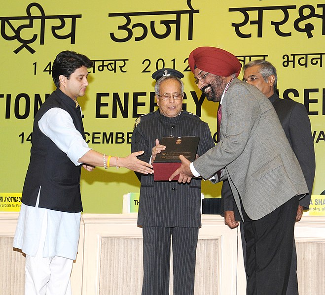 File:Pranab Mukherjee presented the National Energy Conservation Awards, at the National Energy Conservation Day function, in New Delhi. The Minister of State (Independent Charge) for Power (1).jpg