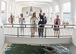 Präsident besucht USS Arizona Memorial 171103-N-ON707-260.jpg