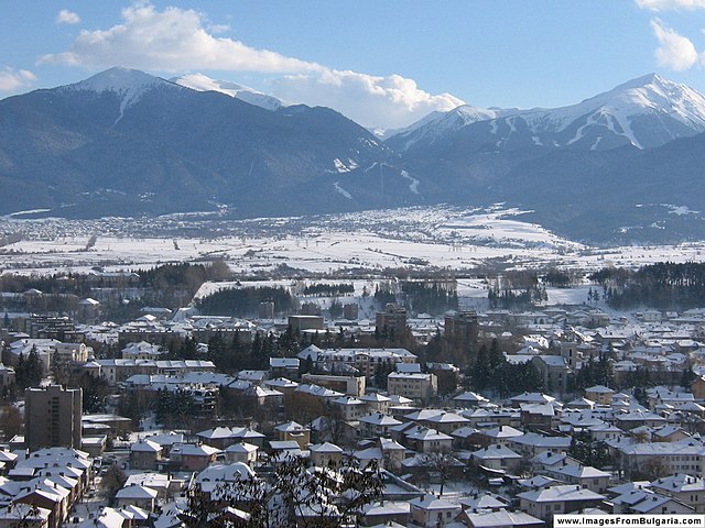 View over Razlog with the mountains in the background