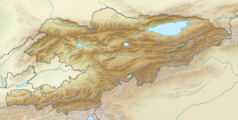 Mapa konturowa Kirgistanu, u góry znajduje się punkt z opisem „źródło”, natomiast blisko górnej krawiędzi znajduje się punkt z opisem „ujście”