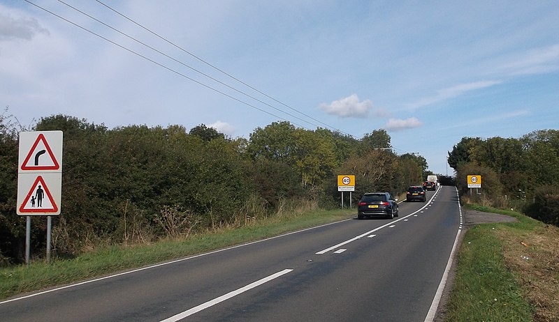 File:Road over railway cutting, Bluntisham, Hunts - geograph.org.uk - 4194011.jpg