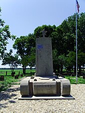 Monument to the men of the 100th Infantry Battalion/442nd Regimental Combat Team, Rohwer Memorial Cemetery Rohwer War Relocation Center 006.jpg