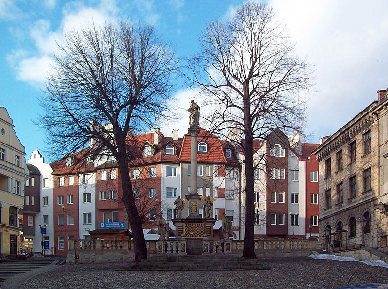 File:Rynek w Kłodzku, pierzeja północna.jpg