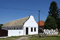 Traditionellt byggt hus i Sükösd