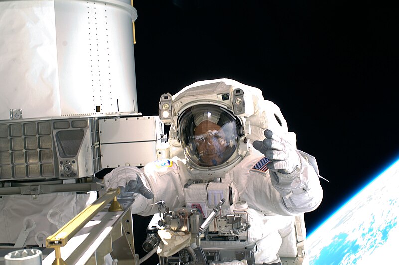 File:STS-119 EVA1 Arnold01.jpg