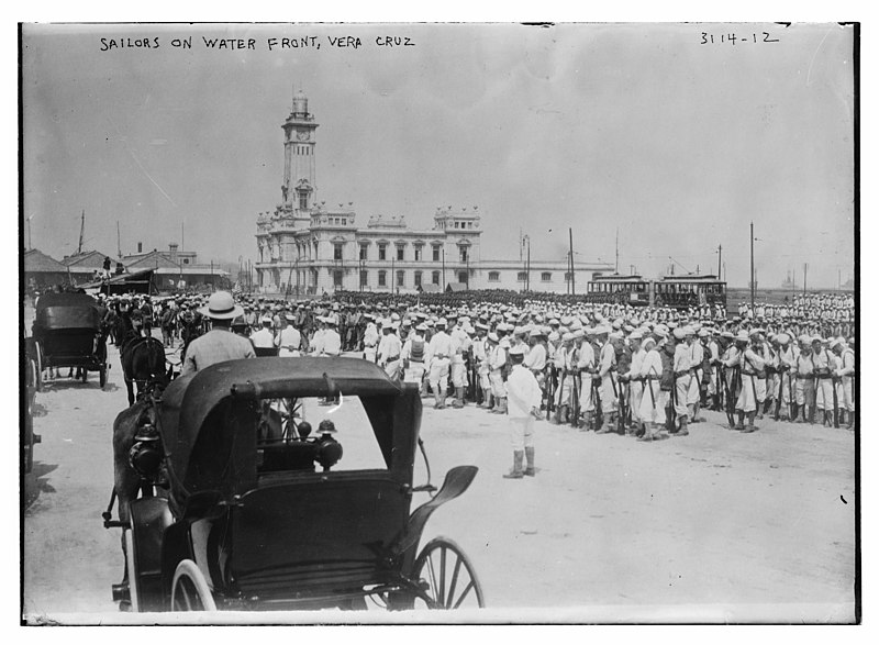 File:Sailors on Water Front, Vera Cruz LCCN2014696357.jpg