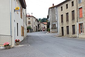 Saint-Julien-la-Vêtre - Le Bourg.JPG