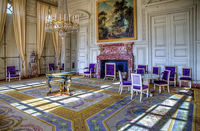 Трианон версаль. Дворец малый Трианон. Трианон дворец в Версале. Большой Трианон Версаль - интерьеры. Малый Трианон в Версале внутри.