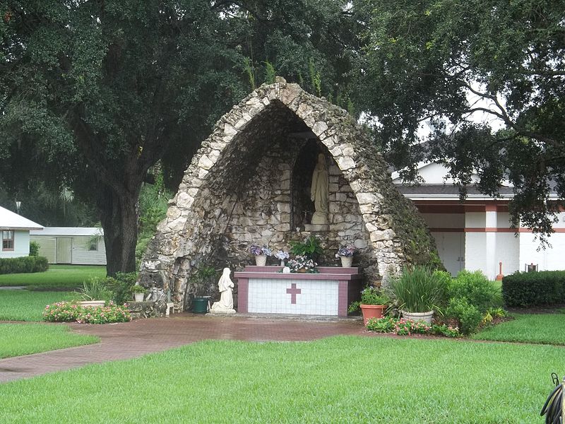File:San Antonio FL Church grotto01.jpg