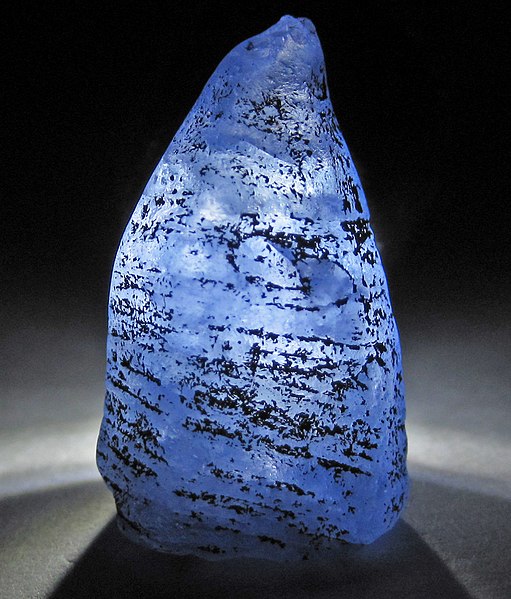 File:Sapphire (gem gravel mine, Ratnapura area, Sri Lanka) 6 (34014777754).jpg