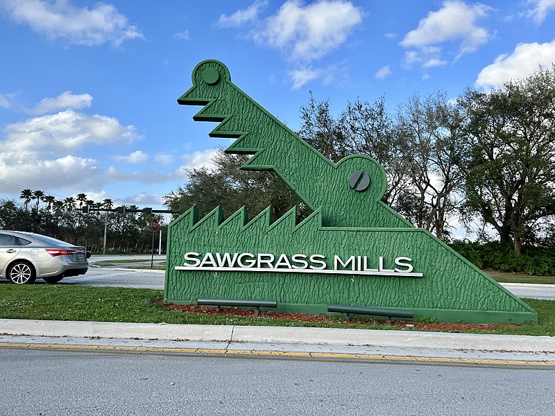 File:Sawgrass Mills Entrance Sign, Sunrise, Florida February 20, 2022.jpg
