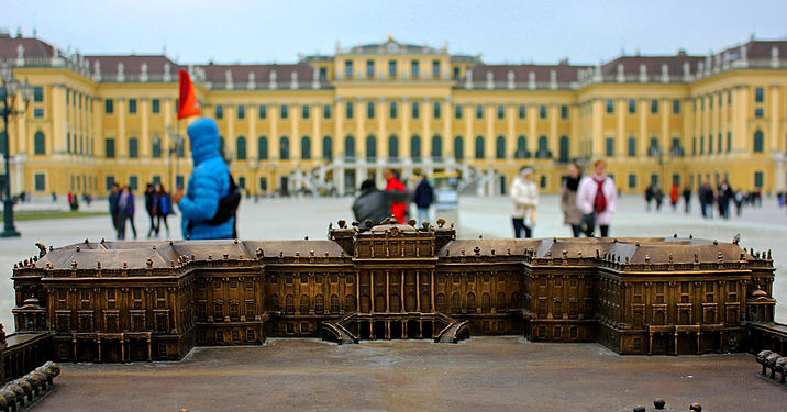 Bronze replica in front of Schloss Schönbrunn (Vienna, Austria)