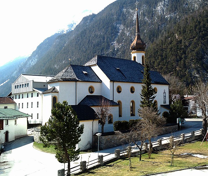 File:Scharnitz Kirche 01.jpg