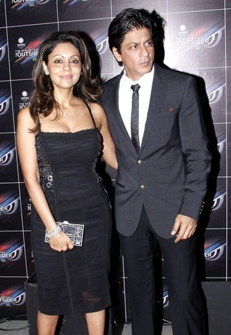 Fail:Shahrukh_Khan_and_Gauri_at_'The_Outsider'_launch_party.jpg