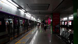 Shenzhen Metro Hattı 5 Minzhi Sta Platformu.jpg