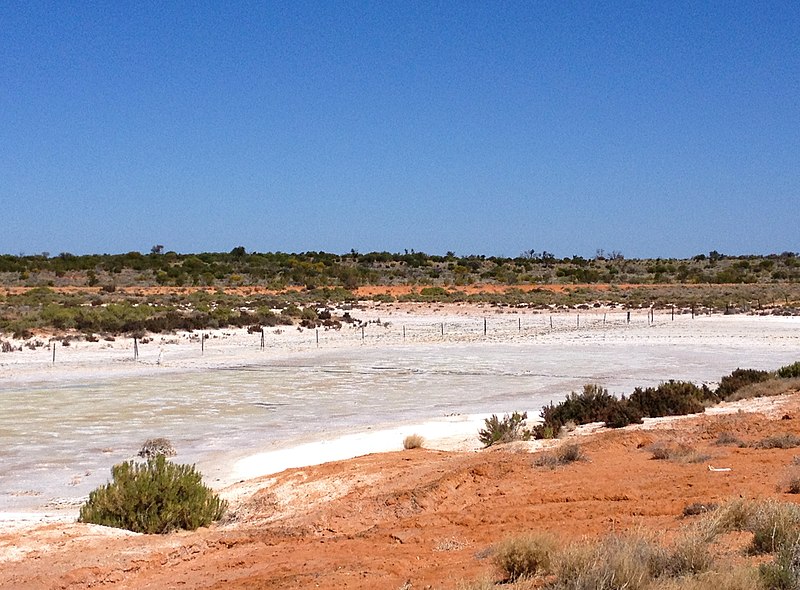 File:Small salt lake - ah the colours - panoramio.jpg