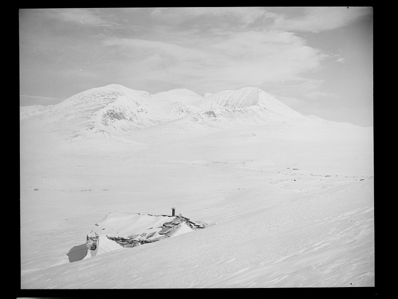 File:Smiubæljen, Rondane, Peer Gynt og Uløyhytta - no-nb digifoto 20150206 00053 NB MIT FNR 15911.jpg