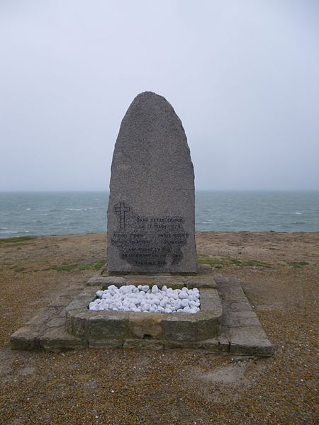 File:Stele sur la cote sauvage - panoramio.jpg