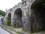 Puertas de piedra a Sogenji Okinawa.JPG