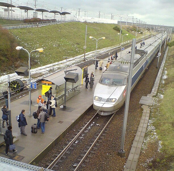 File:TGV-PSE train at Calais-Fréthun station.jpg