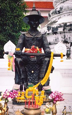 Памятник Таксину в Тхонбури
