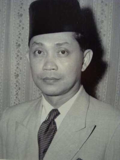 Image: Tan sri dato nik ahmad kamil